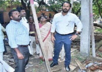 ஆய்க்குடியில் ரூ. 8 கோடி மதிப்பிலான வளர்ச்சித் திட்டங்கள்: மாவட்ட ஆட்சியர் ஏ.கே. கமல் கிஷோர் நேரில் ஆய்வு