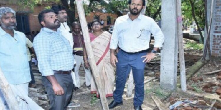 ஆய்க்குடியில் ரூ. 8 கோடி மதிப்பிலான வளர்ச்சித் திட்டங்கள்: மாவட்ட ஆட்சியர் ஏ.கே. கமல் கிஷோர் நேரில் ஆய்வு