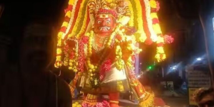 அன்னூர் மன்னீஸ்வரர் கோயில் தேர்த்திருவிழா பூத வாகனத்தில் சுவாமி வீதிஉலா மற்றும் கும்மியாட்டத்துடன் களைகட்டிய விழா