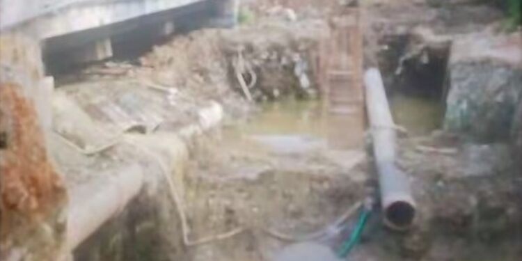 அன்னூர் அருகே 100 கிராமங்களில் 16 நாட்களாக குடிநீர் இன்றி மக்கள் தவிப்பு