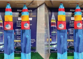 ராமநாதபுரத்தில் 7 அடி உயர ‘மலேசியா இரட்டை கோபுரம்’ கேக் ஐஸ்வர்யா பேக்கரியின் அசத்தல் முயற்சி!