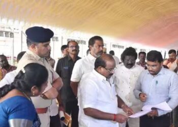 திண்டுக்கல்லுக்கு தமிழக முதல்வர் வருகை விழா மேடை மற்றும் பாதுகாப்பு ஏற்பாடுகளை அமைச்சர் சக்கரபாணி நேரில் ஆய்வு