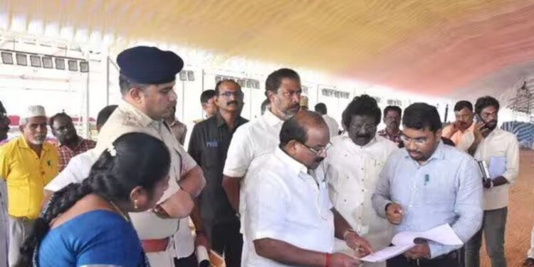திண்டுக்கல்லுக்கு தமிழக முதல்வர் வருகை விழா மேடை மற்றும் பாதுகாப்பு ஏற்பாடுகளை அமைச்சர் சக்கரபாணி நேரில் ஆய்வு