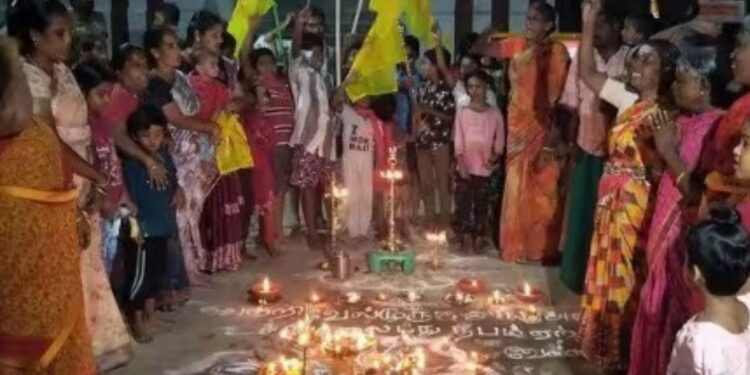 திருப்பரங்குன்றத்தில் மலையடிவார வீடுகள் தோறும் தீபம் ஏற்றி நூதன வழிபாடு