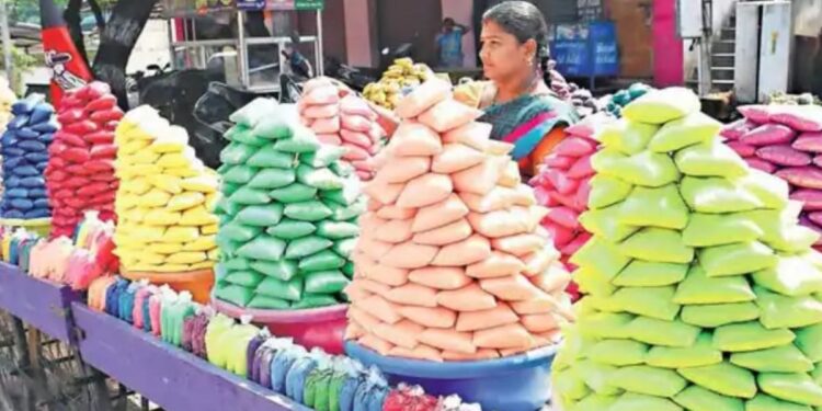 உடுமலையில் களைகட்டும் வண்ணக் கோலப்பொடி விற்பனை – இல்லத்தரசிகள் ஆர்வம்!