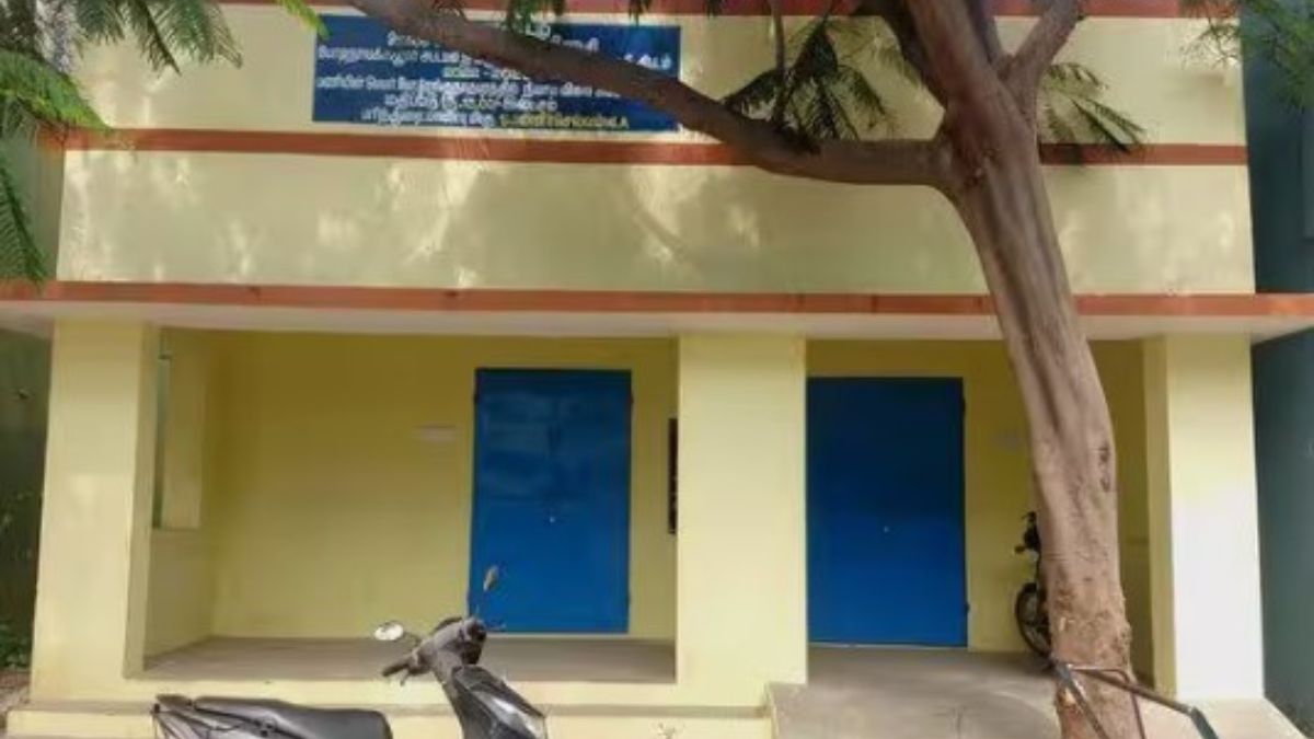 கட்டி முடித்தும் 2 ஆண்டுகளாக திறக்கப்படாத ரேஷன் கடை அரசுக்கு பண விரயம்