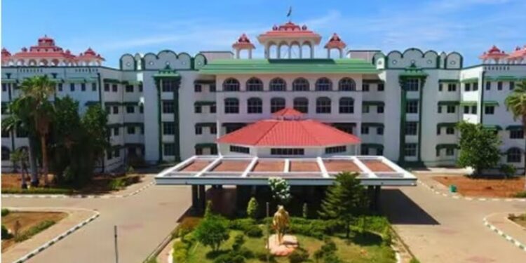 உயர் நீதிமன்றத்தில் முருகப் பெருமானை அவமதித்ததாகப் புகார் கடும் கண்டனம்!