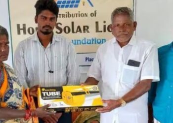 அய்யலூர் மலையோர கிராமங்களின் இருள் அகல விடிவெள்ளி இலவச  சோலார் விளக்குகள்