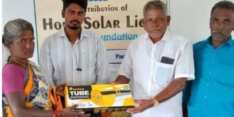 அய்யலூர் மலையோர கிராமங்களின் இருள் அகல விடிவெள்ளி இலவச சோலார் விளக்குகள்