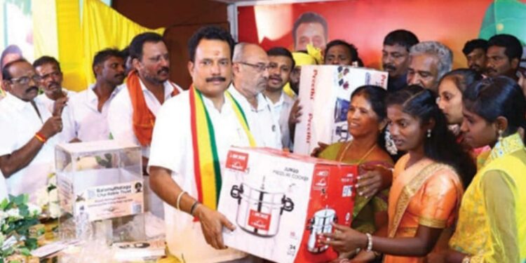 நமது மக்கள் முன்னேற்றக் கழகத் தலைவர் ஜெகநாத் மிஸ்ரா 50-வது பிறந்தநாள் உதவிகள் வழங்கல்