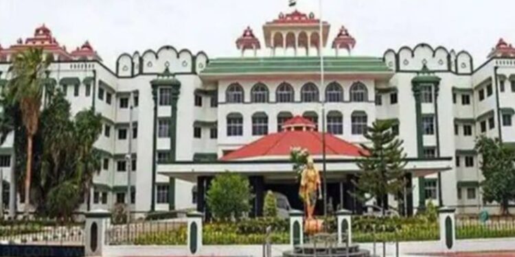 தனி நீதிபதியின் உத்தரவை ரத்து செய்யக்கோரிய மேல்முறையீட்டு வழக்கு விசாரணை