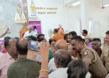 பாலியல் புகாரில் பாதிரியார் நீக்கம்: தூத்துக்குடி சர்ச்சில் பிரார்த்தனையின்போது இருதரப்பினர் மோதல்!