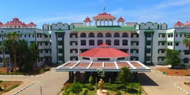 மலை தீபம் விவகாரத்தில் தலைமைச் செயலாளர், ஏடிஜிபி ஆஜராக ஆணை!