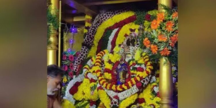 கிணத்துக்கடவு, பொள்ளாச்சி ஐயப்ப சுவாமி கோவில்களில் மண்டல பூஜை பஞ்சவாத்தியம், பஜனை முழங்க வீதி உலா