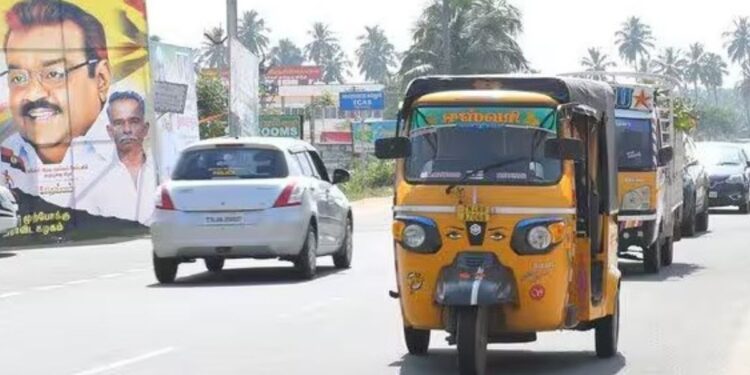தேனி வயல்பட்டி நான்கு ரோடு சந்திப்பில் இரும்பு தடுப்புகள் நடவடிக்கை எடுக்கப் பொதுமக்கள் கோரிக்கை!