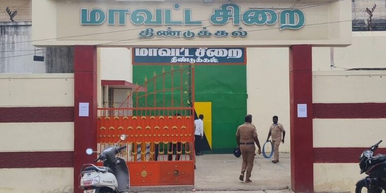 சிறைக்குள்ளேயே கஞ்சா வியாபாரம்: கைதிகளுடன் கைகோர்த்த காவலர் அதிரடி சஸ்பெண்ட்!