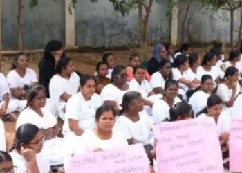 பணி நிரந்தரம் கோரி செவிலியர்கள் பணிகளைப் புறக்கணித்துக் காத்திருப்பு போராட்டம்!