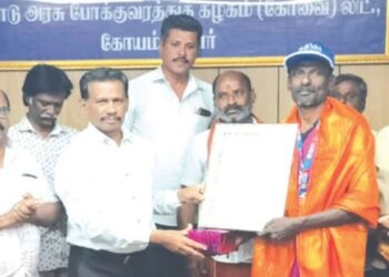 170 கி.மீ நடைபயணம்; 49,000 விதைப்பந்துகள் உலக சாதனை படைத்த கோவை அரசுப் பேருந்து நடத்துனர்!