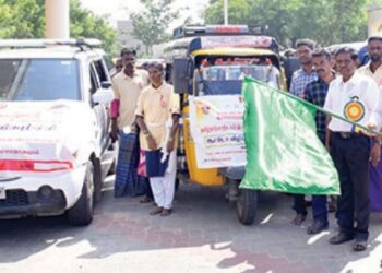 ராமநாதபுரத்தில் உலக எய்ட்ஸ் தின விழாவில் விழிப்புணர்வு வாகனத்தை கொடியசைத்து தொடங்கி வைத்தார் கலெக்டர்