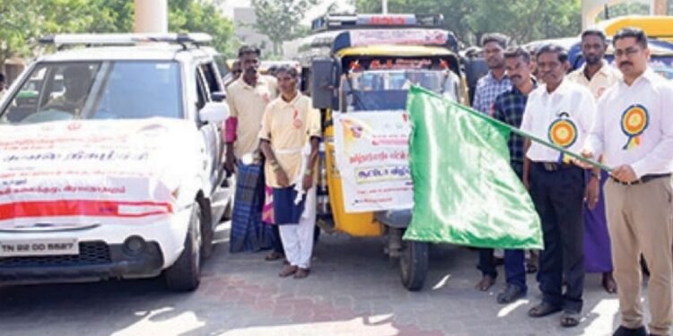 ராமநாதபுரத்தில் உலக எய்ட்ஸ் தின விழாவில் விழிப்புணர்வு வாகனத்தை கொடியசைத்து தொடங்கி வைத்தார் கலெக்டர்