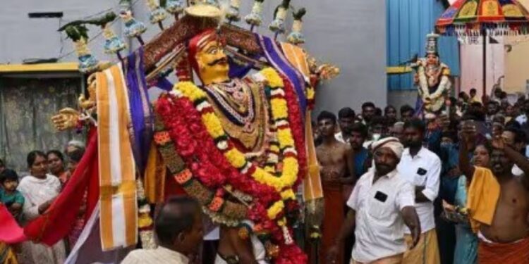 சுந்தராபுரத்தில் அரவான் திருவிழா கோலாகலம்: கிருஷ்ணர் மாலை அணிவிக்கக் களப்பலி பீடத்திற்குப் புறப்பட்ட அரவான்