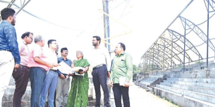கிணத்துக்கடவு, பொள்ளாச்சியில் மினி ஸ்டேடியம் உள்ளிட்ட பணிகளை கலெக்டர் ஆய்வு!