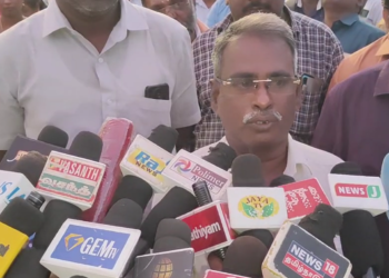 மயிலாடுதுறை மாவட்டத்திற்கு ஏற்பட்டுள்ள அநீதியை கண்டித்து ஊரக வளர்ச்சி துறை அலுவலர்கள் சங்கம் சார்பில் கண்டன ஆர்ப்பாட்டம் – 300க்கும் மேற்பட்ட ஊழியர்கள், பேரணியாக மாவட்ட ஆட்சியர் அலுவலகத்தில் மனு