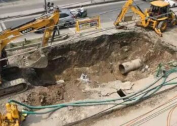 சரவணம்பட்டியில் பிரதான குடிநீர் குழாய் உடைப்பு  34 வார்டுகளில் விநியோகம் பாதிப்பு