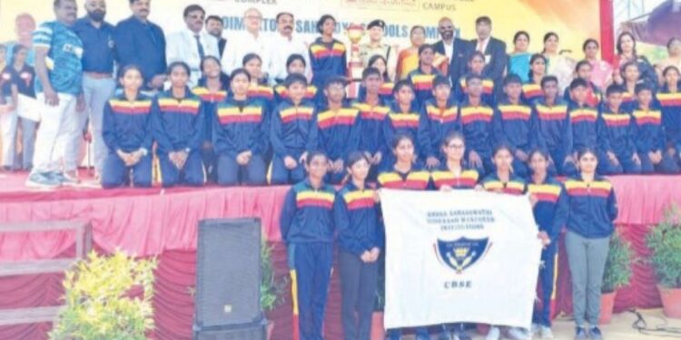 15-வது ஆண்டாக ஒட்டுமொத்த சாம்பியன் பட்டத்தை வென்று எஸ்.எஸ்.வி.எம். பள்ளி சாதனை!