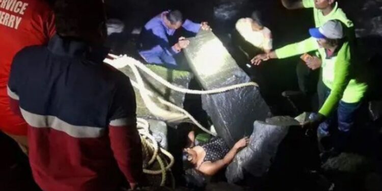 புதுச்சேரி மெரினா கடற்கரையில் ‘ரீல்ஸ்’ மோகத்தால் விபரீதம் போராட்டத்திற்கு பின் மீட்பு!