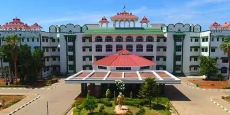 பெருமாள்கோவில்பட்டி தீப விவகாரம்  உயர்நீதிமன்ற அமர்வு இடைக்காலத் தடை