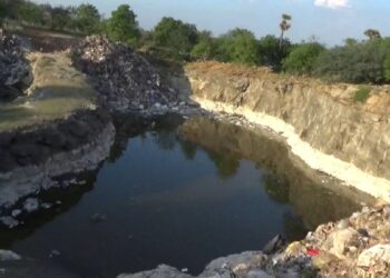 வெள்ளகோவில் அருகே செயலிழந்த பாறைக்குழி ‘கெமிக்கல் குப்பைக் குழியாக’ மாறியது