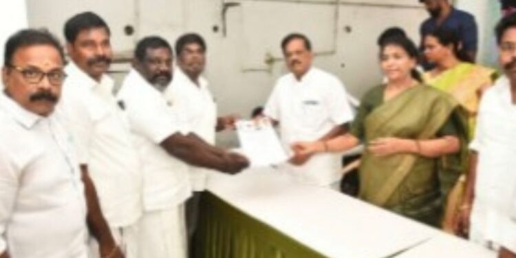 கன்னியாகுமரி தொகுதியில் எடப்பாடியார் போட்டியிட அதிமுகவினர் விருப்ப மனு