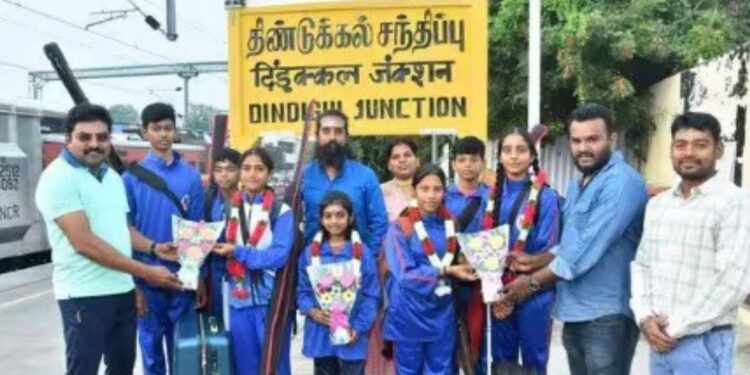 சத்தீஸ்கர் தேசிய வூஷூ சாம்பியன்ஷிப் போட்டி  பதக்க வேட்டைக்கு திண்டுக்கல் வீரர்கள் உற்சாகப் பயணம்