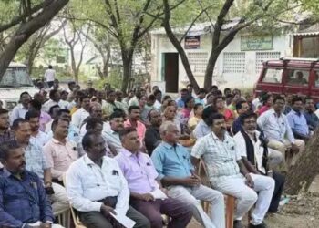 இணைய வசதி உள்ளிட்ட கோரிக்கைகளை வலியுறுத்தி விருதுநகரில் வி.ஏ.ஓ.,க்கள் காத்திருப்பு போராட்டம்