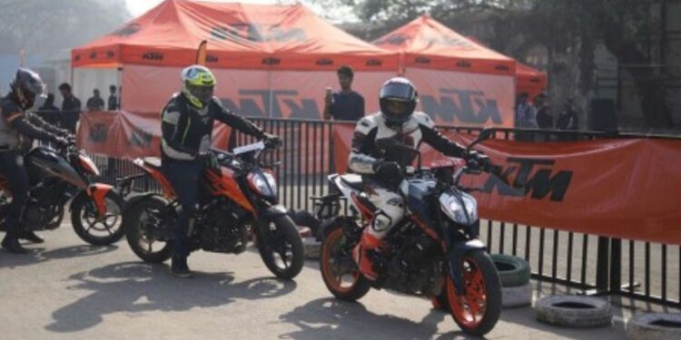 சேலத்தில் ஆன்-டிராக் டெஸ்ட் ரைட் – இளைய தலைமுறை ரைடர்களுக்குப் புதிய அனுபவம்!