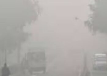 கரூரில் பருவம் தப்பி பெய்யும் கடும் பனியால் வாகன ஓட்டிகள் மற்றும் பொதுமக்கள் கடும் அவதி