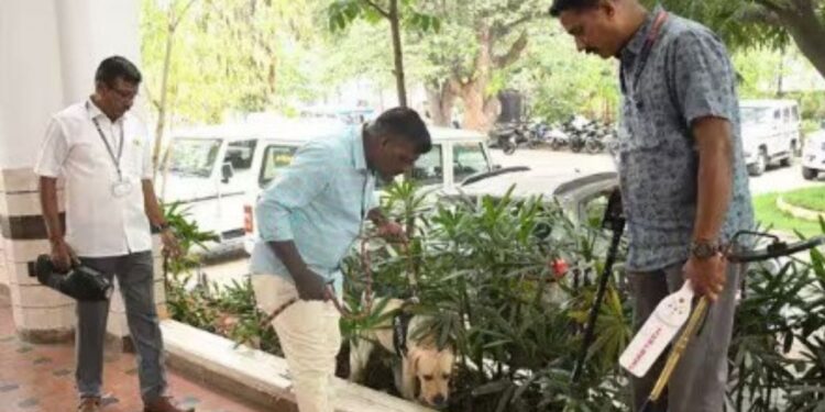 கோவை கலெக்டர் அலுவலகத்திற்கு 22-வது முறையாக மின்னஞ்சலில் வெடிகுண்டு மிரட்டல்