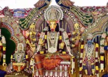 கரூரில் பசுபதீஸ்வரா ஐயப்பா சேவா சங்க 39-வது ஆண்டு விழா துவக்கம் பஞ்சவாத்திய முழக்கத்துடன் சுவாமி புறப்பாடு