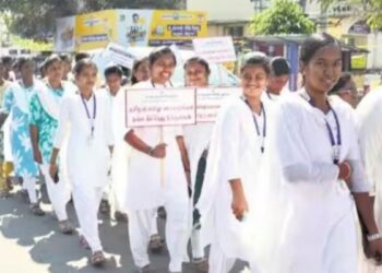 பணி நிரந்தரம் கோரி நாமக்கல்லில் செவிலியர்கள் காத்திருப்பு போராட்டம்