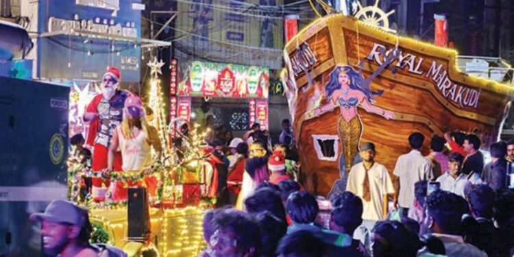 விண்ணதிரும் இன்னிசையோடு தூத்துக்குடியில் கோலாகல கிறிஸ்துமஸ் ‘கேரல் பவனி’