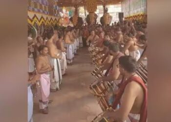 ஆண்டுக்கு ஒருமுறை மட்டுமே திறக்கப்படும் அதிசயம் பாலக்காடு புளியல் பகவதி அம்மன் கோவில் திருவிழா