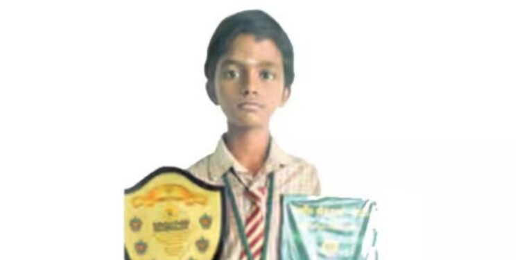 ஈரோடு மாநகராட்சி பள்ளி மாணவனின் பன்முகத் திறமைக்கு ‘மல்டி டேலண்ட்’ விருது
