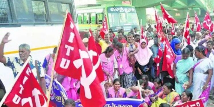 புதிய தொழிலாளர் சட்டத் தொகுப்புகளைத் திரும்பப் பெறக்கோரி ஈரோட்டில் சி.ஐ.டி.யு. மறியல்