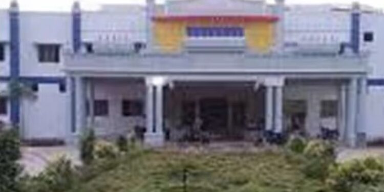 தேவகோட்டையில் பராமரிப்பின்றி பாழாகும் அரசு கட்டடங்கள் பொதுமக்கள் வேதனை!