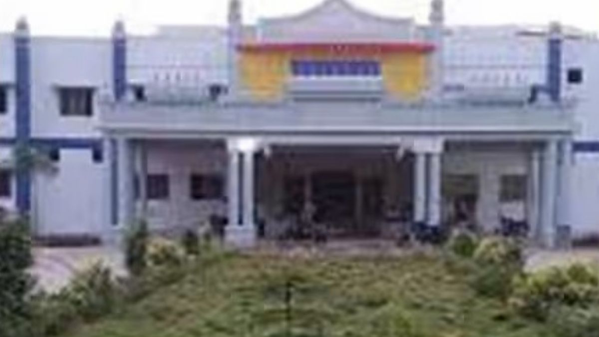 தேவகோட்டையில் பராமரிப்பின்றி பாழாகும் அரசு கட்டடங்கள் பொதுமக்கள் வேதனை!