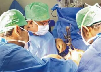 உறுப்பு மாற்று அறுவை சிகிச்சையில் சாதனை  மூளைச்சாவு அடைந்தவர்களிடமிருந்து பெறப்பட்ட உறுப்புகள் மூவருக்குப் பொருத்தம்