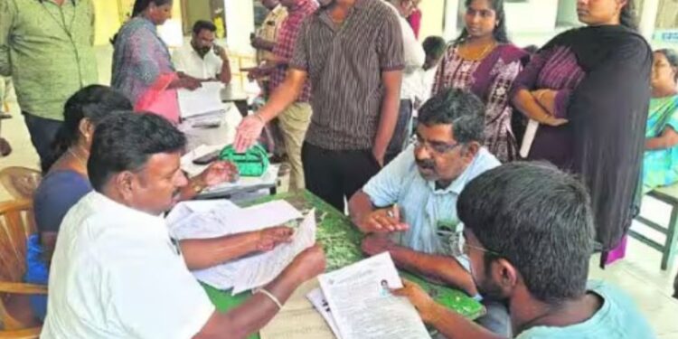 நாமக்கல் மாவட்டத்தில் வாக்காளர் பட்டியல் சிறப்பு முகாம் விறுவிறுப்பு