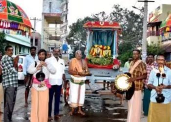 பழநி லட்சுமி நாராயண பெருமாள் கோயிலில் பகல் பத்து உற்ஸவம் கோலாகலம்