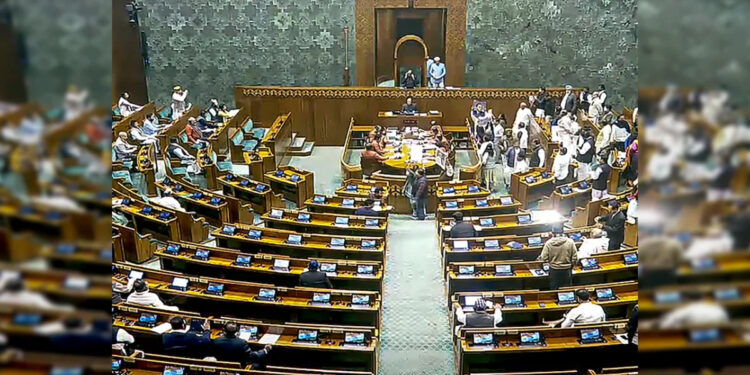 திருப்பரங்குன்றம் விவகாரம் : பார்லிமென்டில் திமுக எம்.பி.க்களின் கடும் போராட்டம்